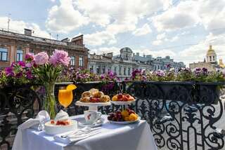 Гостиница Астон Санкт-Петербург ПОЛУЛЮКС с балконом и видом на проспект-4