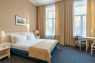 Гостиница Астон Санкт-Петербург ПОЛУЛЮКС с видом на проспект-1