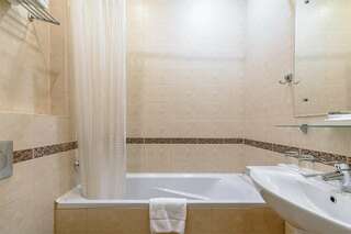 Гостиница Астон Санкт-Петербург КОМФОРТ с видом на проспект-5