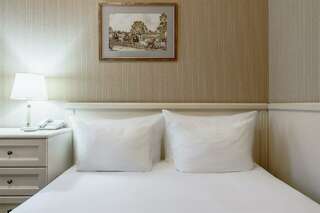 Гостиница Астон Санкт-Петербург КОМФОРТ с видом на проспект-2